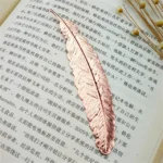 Bladwijzer met metalen pen